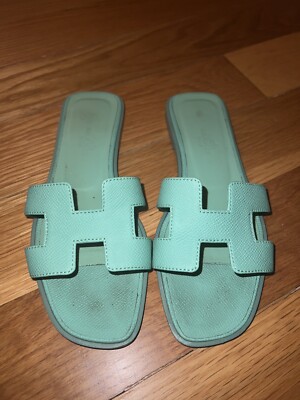 100% Authentic Hermes Oran Vert Pomme Epsom leather Sandals US 35 SOLD OUT