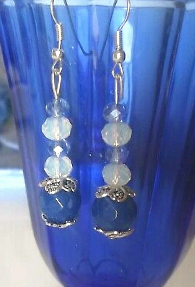 ORECCHINI DONNA IN PIETRA DI LUNA CON ZAFFIRI NATURALI, CRISTALLI E ARGENTO 925 - Immagine 2 di 4