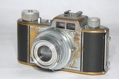 Aka Akarette mit Schneider-Kreuznach Xenar 1:2,8 / 4.5cm