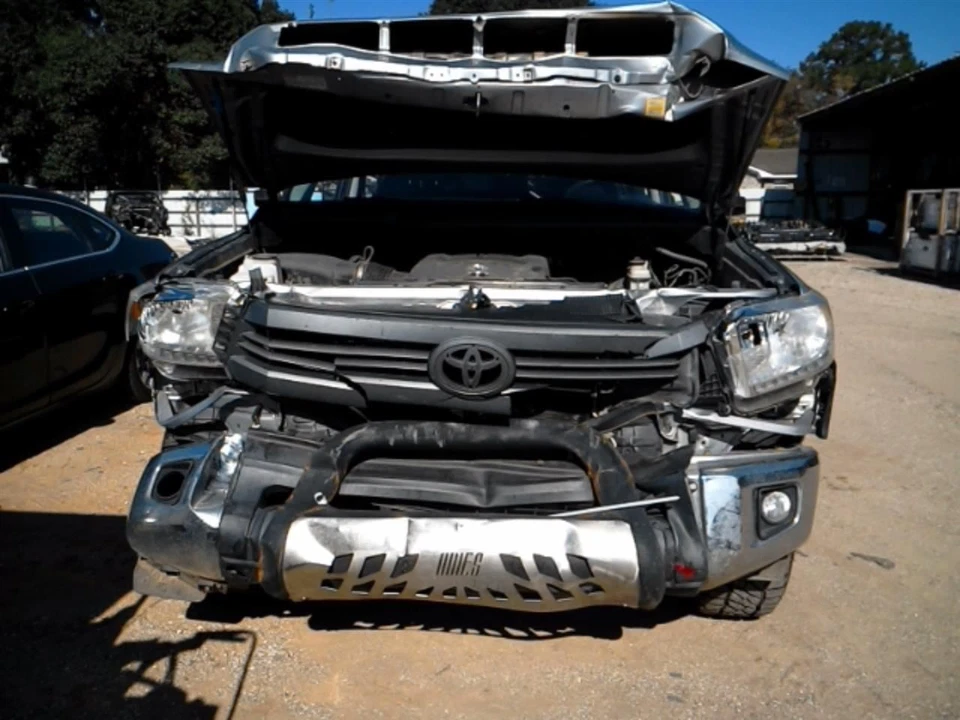 Guantera TUNDRA 2014 104924998 Foto 2 de 4