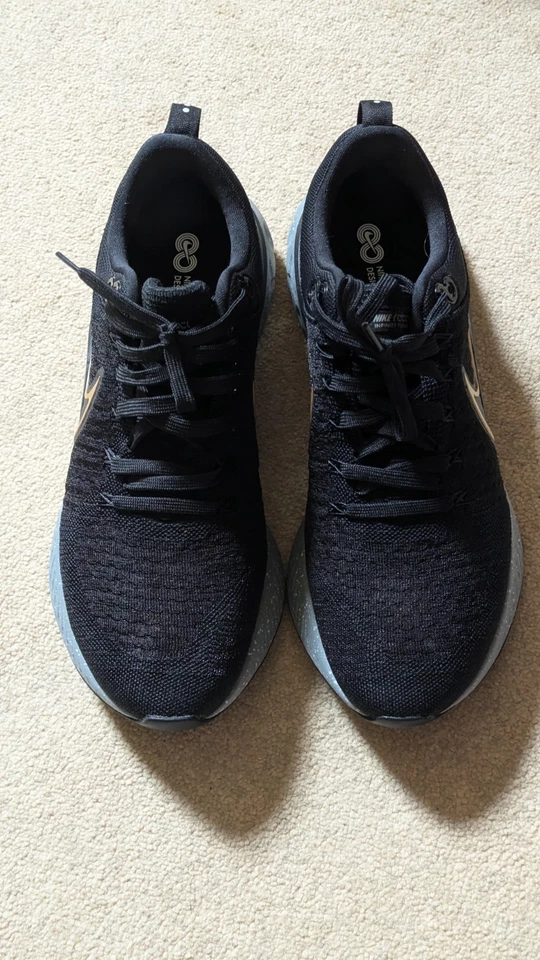 Nike React Infinity Run Flyknit 2 Black Metallic Gold Smoke Grey UK 10.5 (New) - Image 2 of 4