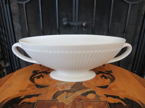Wedgwood Moonstone Large Oval Fluted Trophy Mantle Vase & Handles (c.1930s) - Picture 2 of 15