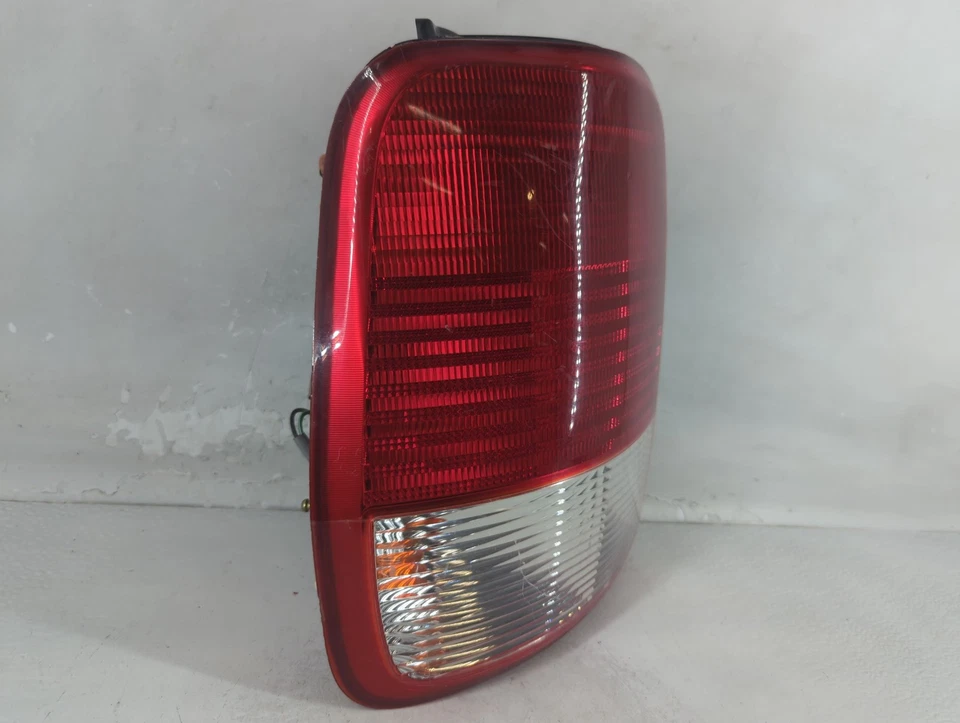 Luz trasera lateral derecha Volvo V40 2000-2004 pasajero OEM KQ3KX Foto 4 de 4