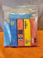 X Vintage HO Scale Assorted Diesel Locomotive Train Car Bodies ONLY Lot Of 6