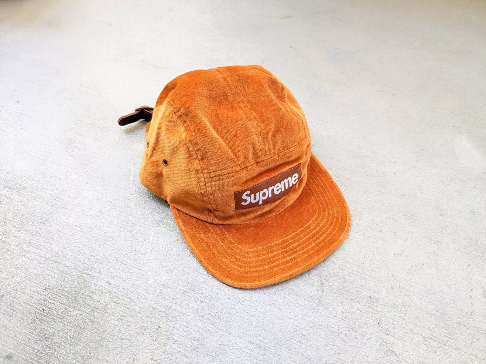 Chapeau casquette de camp velours Supreme marron FW18 5 panneaux boîte BOGO logo velours 