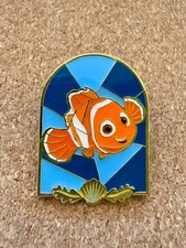 PIXAR/DISNEY FINDING NEMO STAINED GLASS LOUNG...
