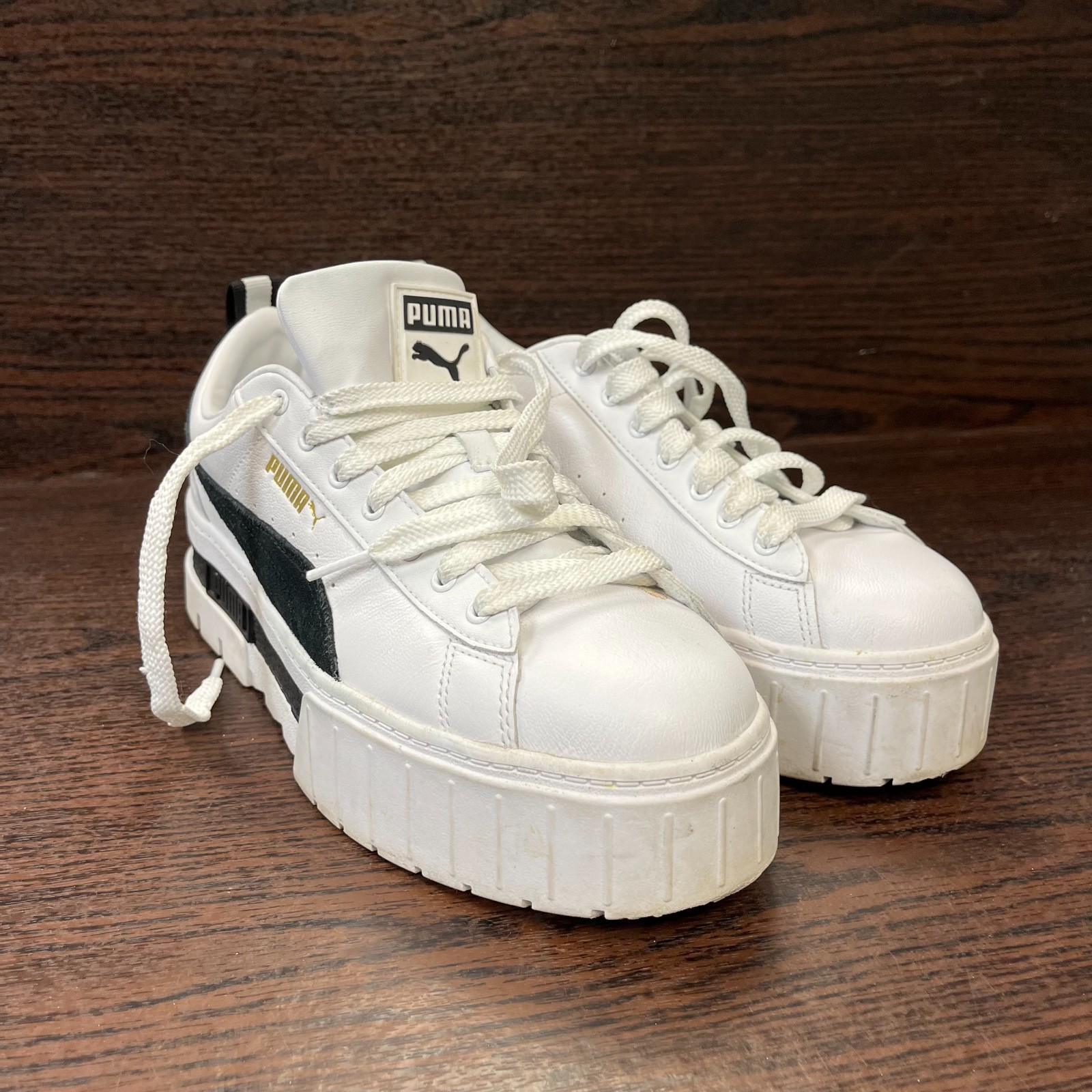 Size 9.5 White Black Platform 381983-01