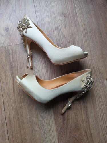 Badgley Mischka Royal Crystal Embellished Wrapped Heels Peep Toe Womens 8