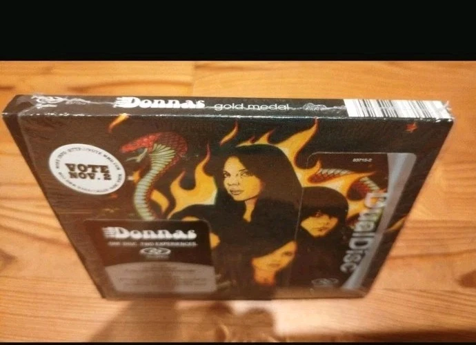The Donnas - Gold Medal - CD /DVD - Dual Disc -US - VÖ:2004 - Bild 3 von 4