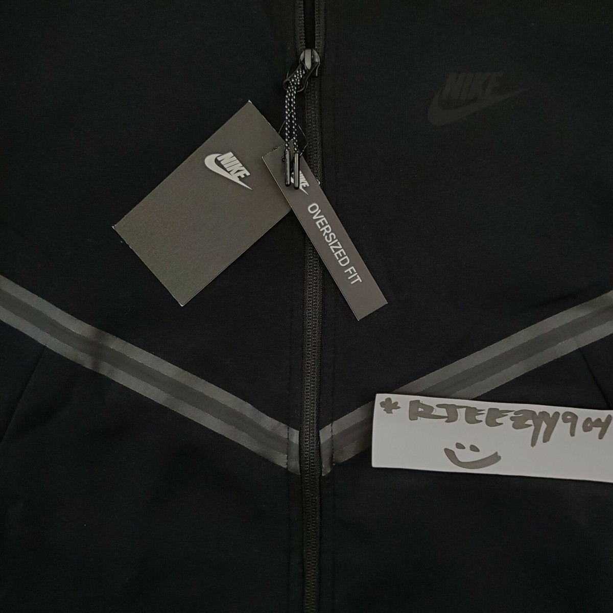 $140 Womens Size S Nike Tech Fleece Oversized Black Jacket $140 Womens Size S Nike Tech Fleece Oversized Black Jacket
