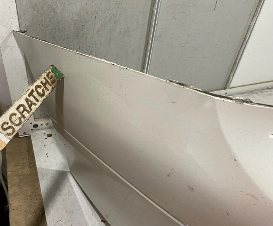 Cubierta de parachoques trasero Nissan Quest S/SL/SV/LE/PLATINUM 2011-2017 OEM 85022-1JA0H Foto 2 de 4