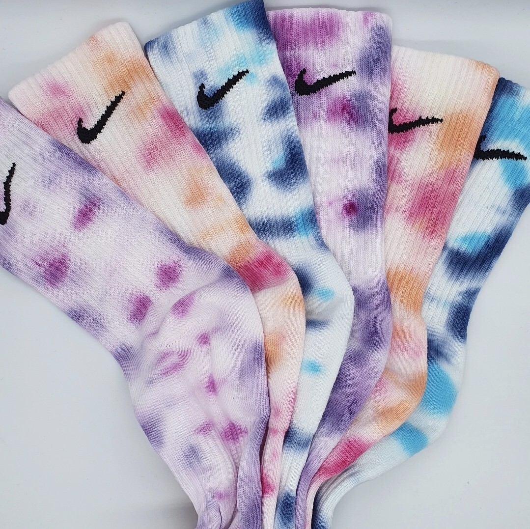 coloured nike crew socks