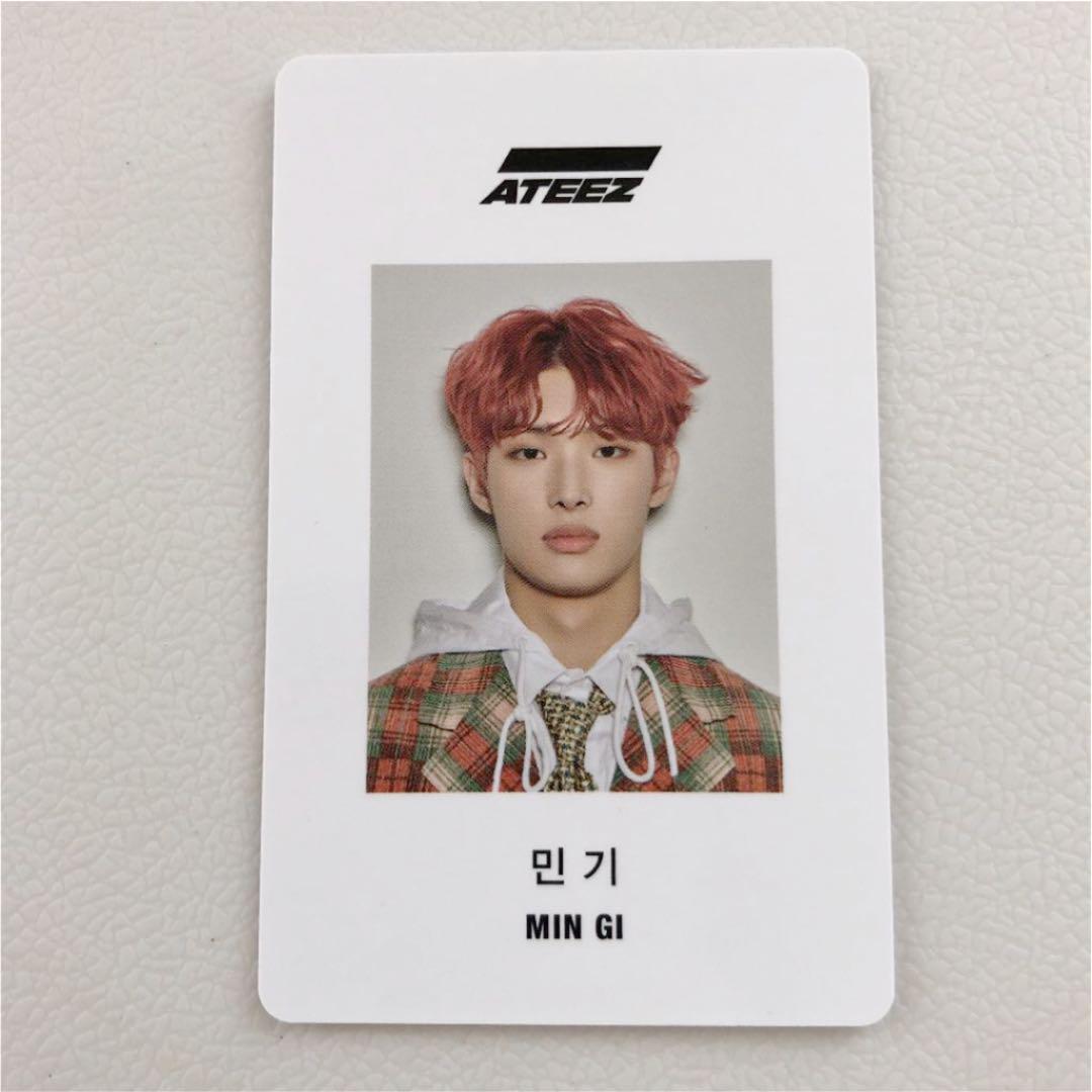 ATEEZ 2020 Season's Greetings Photocard seonghwa hongjoong ATEEZ 2020 Season's Greetings Photocard seonghwa hongjoong