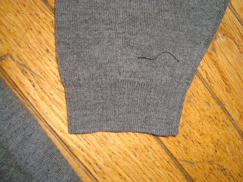 HUGO BOSS MEN'S 100% VIRGIN WOOL SWEATER SIZE LARGE RUNS SMALLER HARDLY WORN! - Picture 2 of 13
