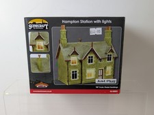 OO Gauge Bachmann Scenecraft Hapton Station With Lights-44-0082.