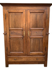 Antico armadio piemontese a due ante in frutto  ante grissinate epoca 700