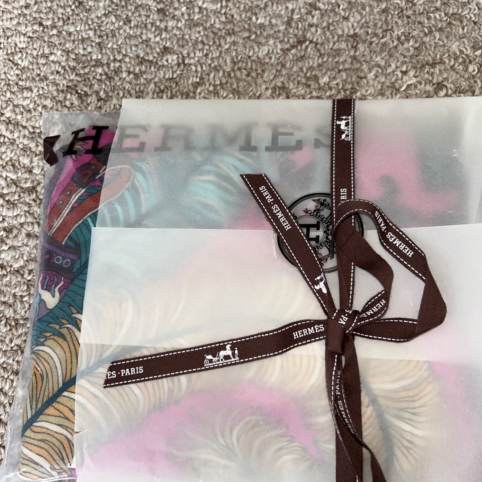 Hermès “Les Nécessaires d’Hermès” Cashmere Silk Shawl 131 cm – Pink / Fuchsia thumbnail 11