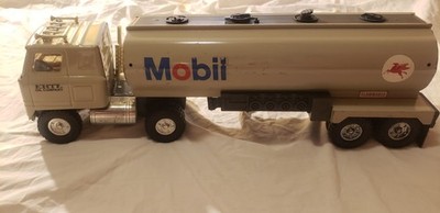 Vintage Ertle Toy Tanker Truck. Mobil Oil Tanker Trailer w/Cabover Tractor.21.5''