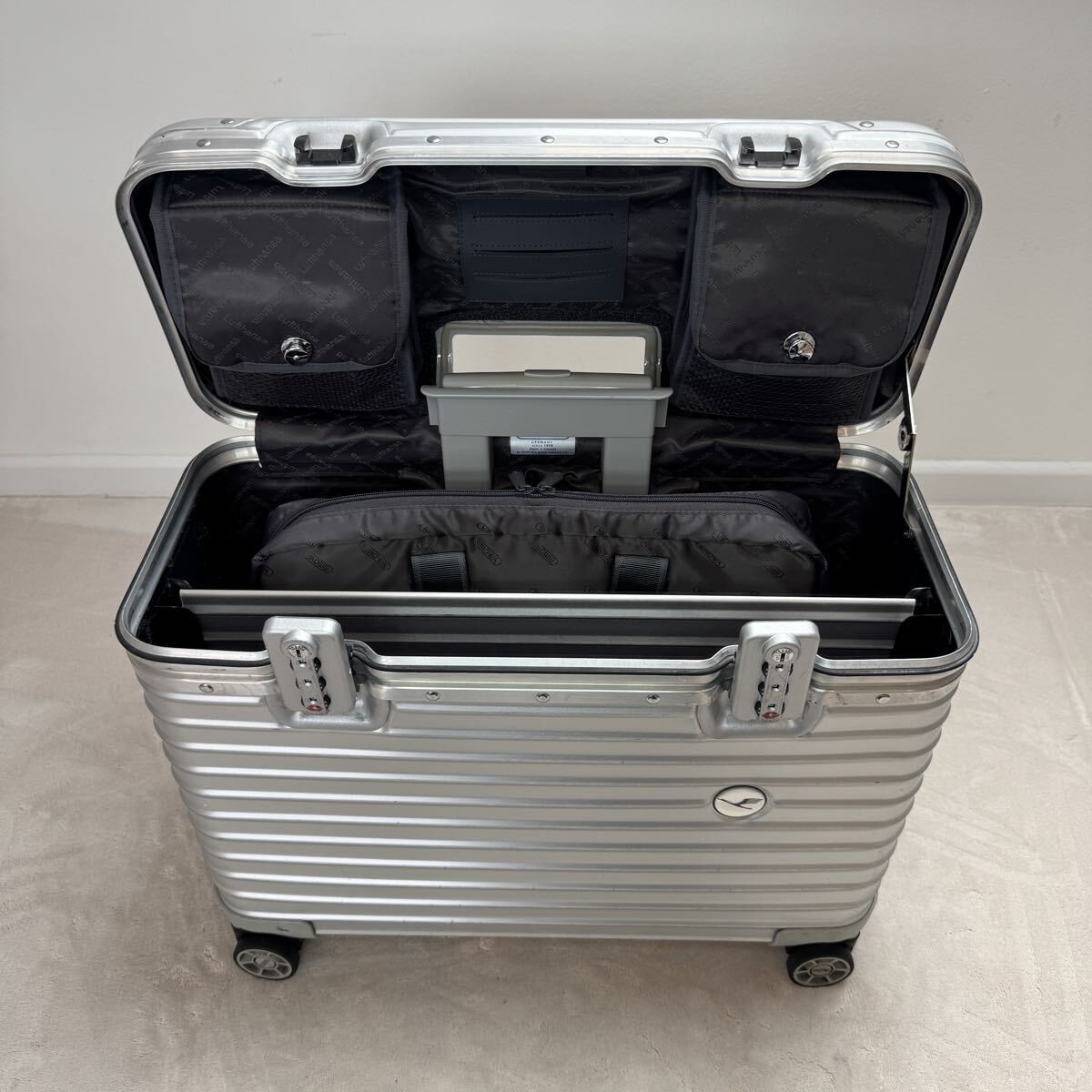 Rimowa Lufthansa Topas Pilot Trolley 34L Silver 4 wheels Carry