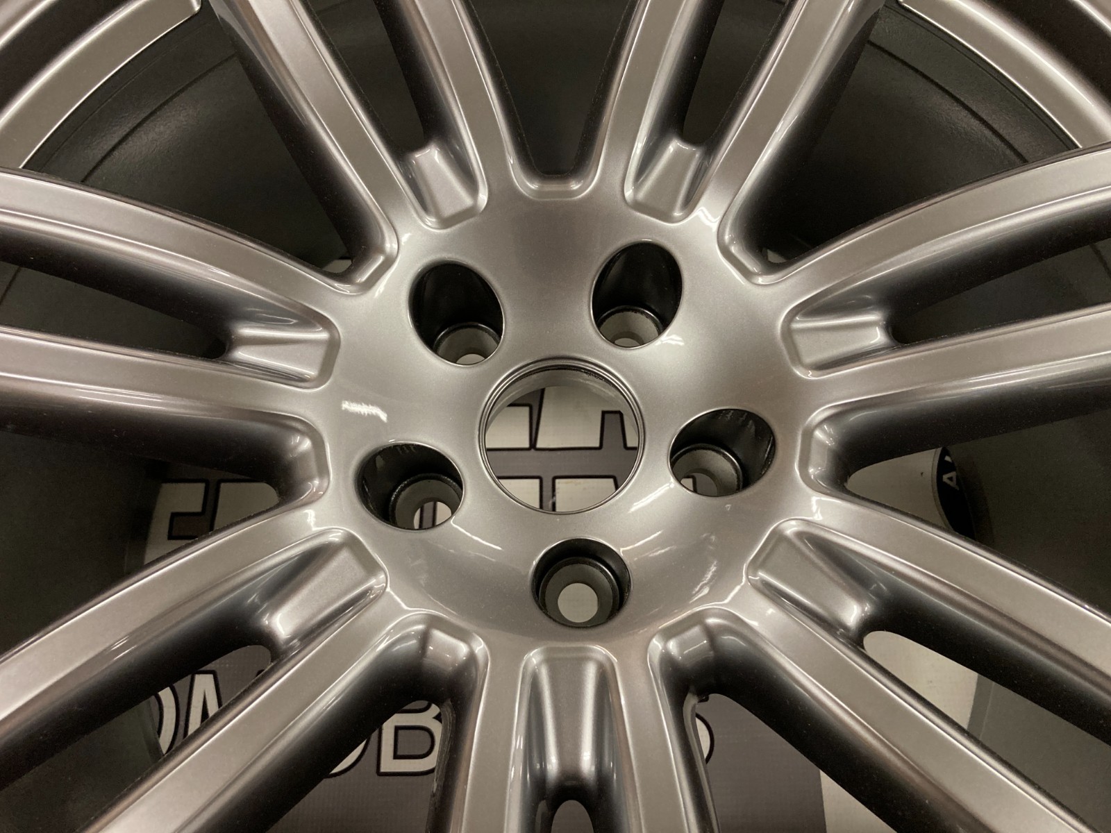 OEM Maserati Ghibli Wheel 20" Urano, 980157020