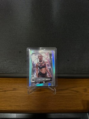 WWE Topps Chrome 2025 Cora Jade Prism Refractor