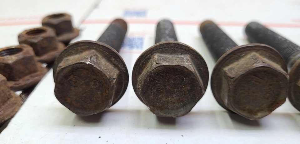 Dodge Ram 1500 2009 2010 4x4 brazo de control del eje trasero pernos de montaje juego de tuercas Foto 3 de 4