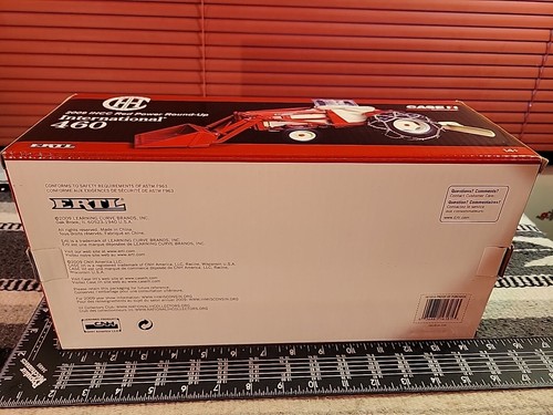 ERTL International 460 w/ Loader, Chains, Rear Blade & Heat Hoser, 1/16 Diecast - Picture 5 of 5