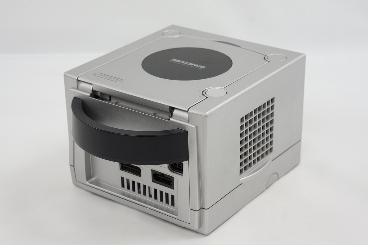 GameCube Silver Console System Boxed DNH10226390 DOL-001 JP