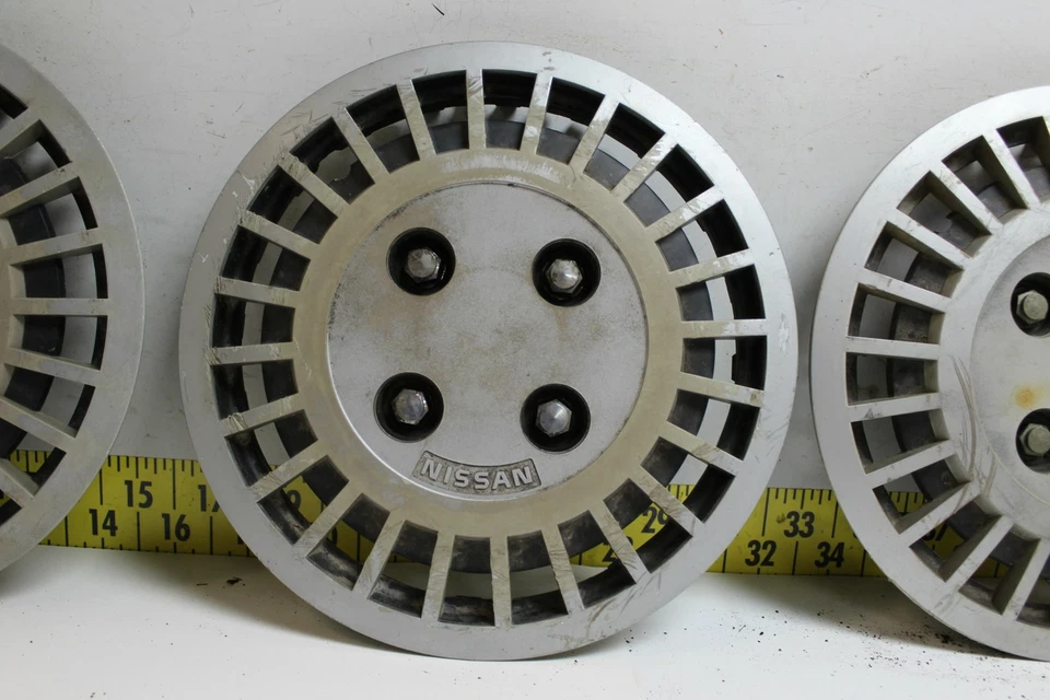 Juego de 4 tapacubos usados OEM 13" 999JWB5000 1982-1986 Nissan Sentra (3356) Foto 3 de 4