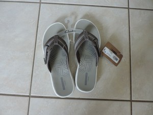 clarks brinkley jazz flip flops