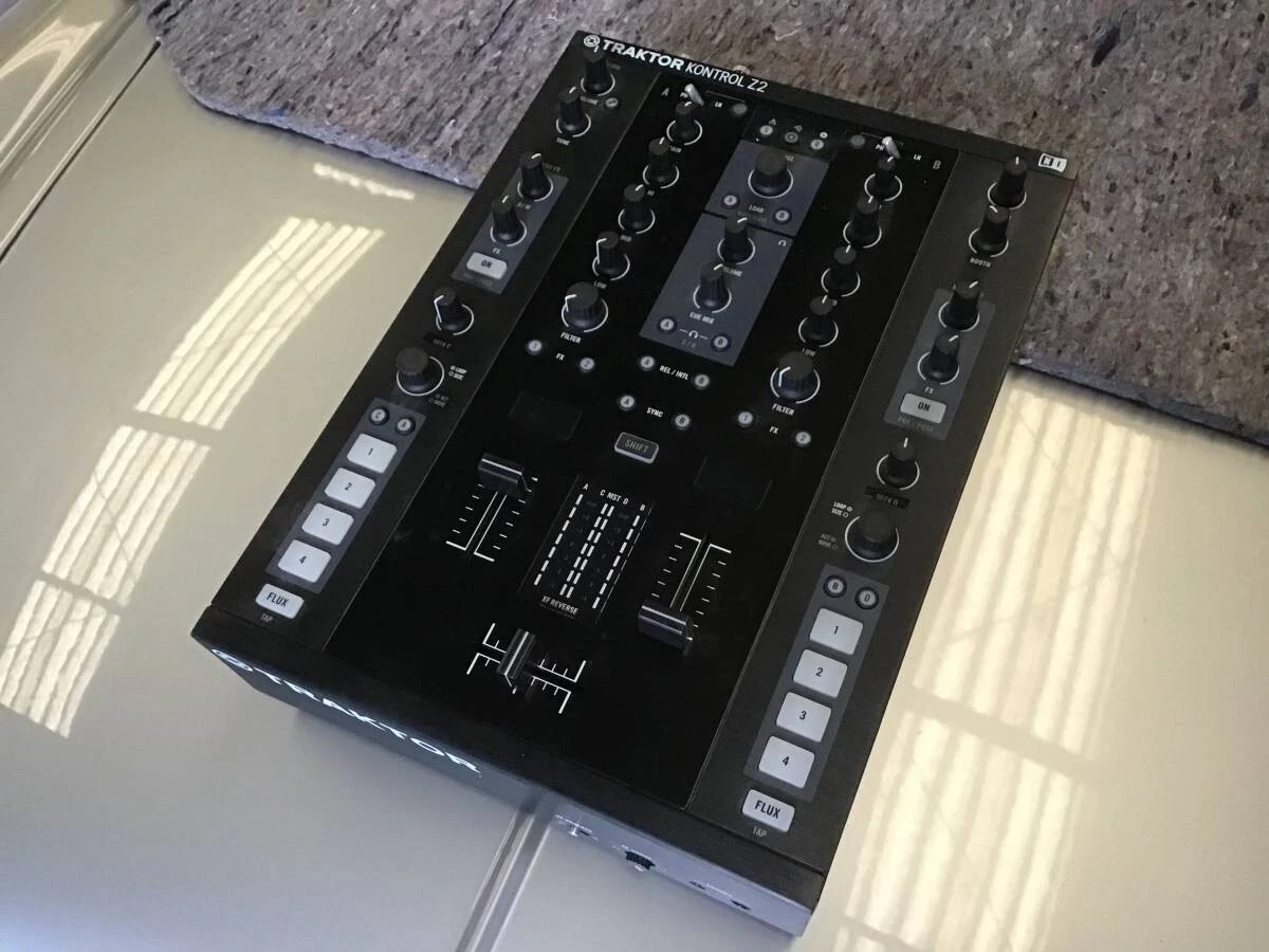 Native Instruments Traktor Kontrol Z2 2-Channel Mixer Confirmed Operation F/S