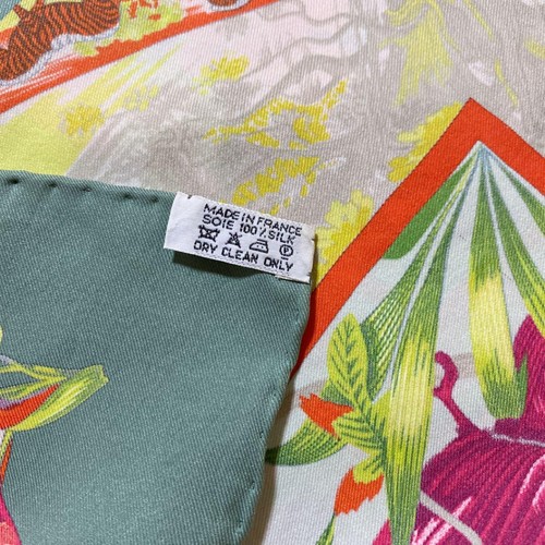 Sciarpa HERMES Carre 70 TROPIQUES verde rosso multicolore etichette seta senza scatola usata rara - Foto 8 di 8