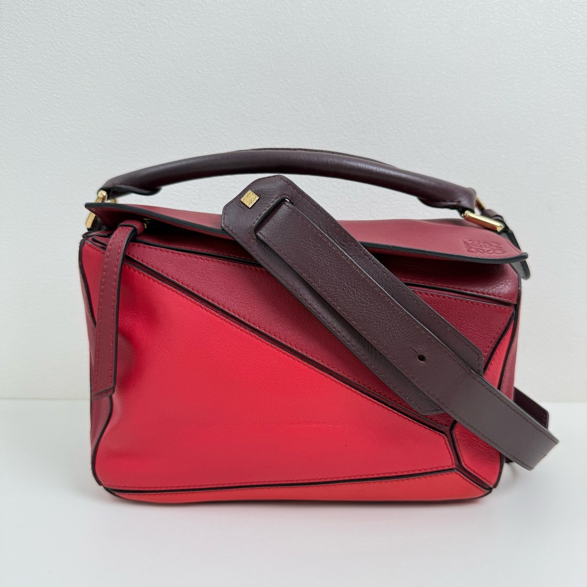 Loewe Pre-Owned Authentic Puzzle Red Shoulder Bag with Gold