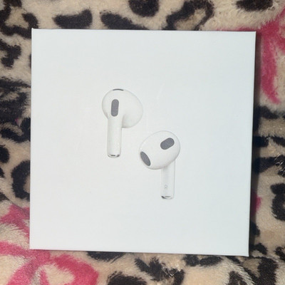 Apple AirPods (3rd Gen) Wireless Bluetooth Earbuds w/ MagSafe Case, White