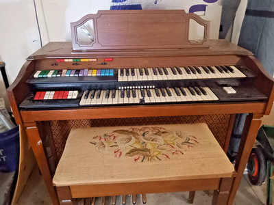 Vintage 1970s Conn electric Organ as is semi Working Condition PICKUP