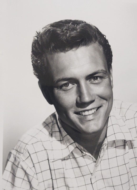  ROGER SMITH BW PUBLICITY PHOTO 77 SUNSET STRIP ANN-MARGRET HUSBAND