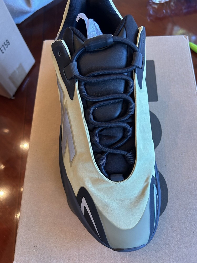 Size 11 - adidas Yeezy Boost 700 MNVN Resin VNDS- Super clean!!!!