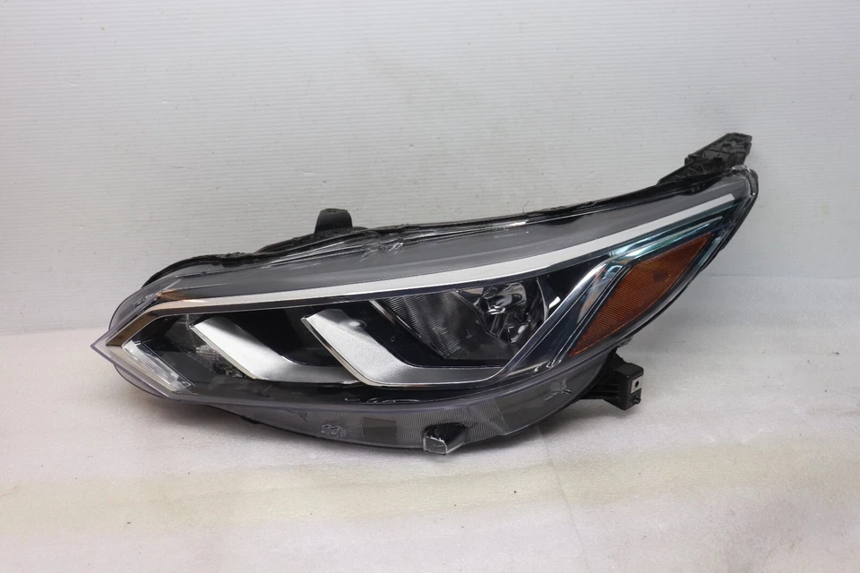 Faro halógeno conductor izquierdo TYC 20-17514-00 compatible con Nissan Sentra 2020-2021 Foto 4 de 4