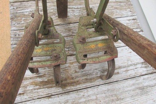 Vintage  Planet Jr  Cultivator single wheel & duck feet cultivators Wd handles - Picture 5 of 6