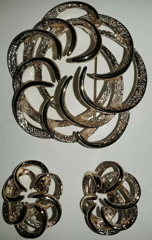 Vintage Sarah Coventry Silver Tone "Tailored Swirl" Brooch & Clip On Earring Set