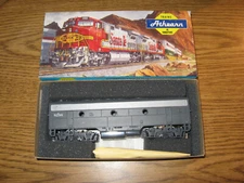 NOS Athearn 03010 EMD F7B Unpowered Dummy Locomotive Southern Pacific SP 8296 HO