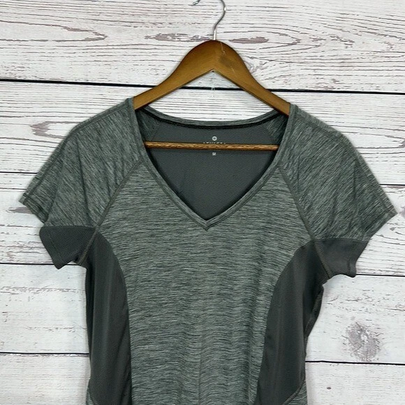 athleta tee top forerunner breathable zip pocket shirt