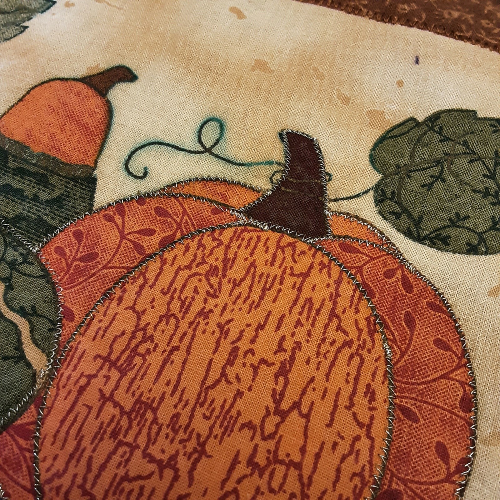Quilted Fall Cotton Placemats & Oven Mitts Set Pumpkins Acrons Leaves Falak Tayyeb Platinum