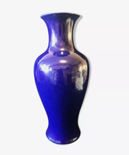 Vase balustre en porcelaine bleu monochrome Chine XXe siècle cachet apocryphe