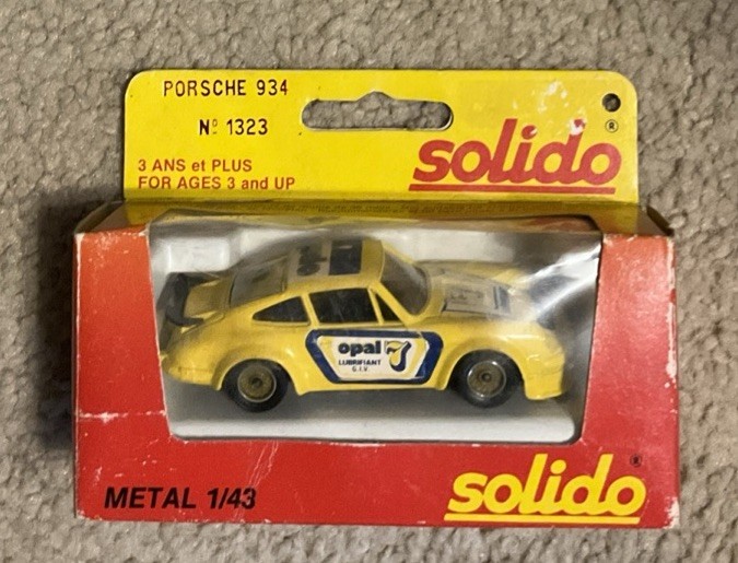 Schuco 1:18 - 1 - Model race car - Porsche 934 RSR Jägermeister #12