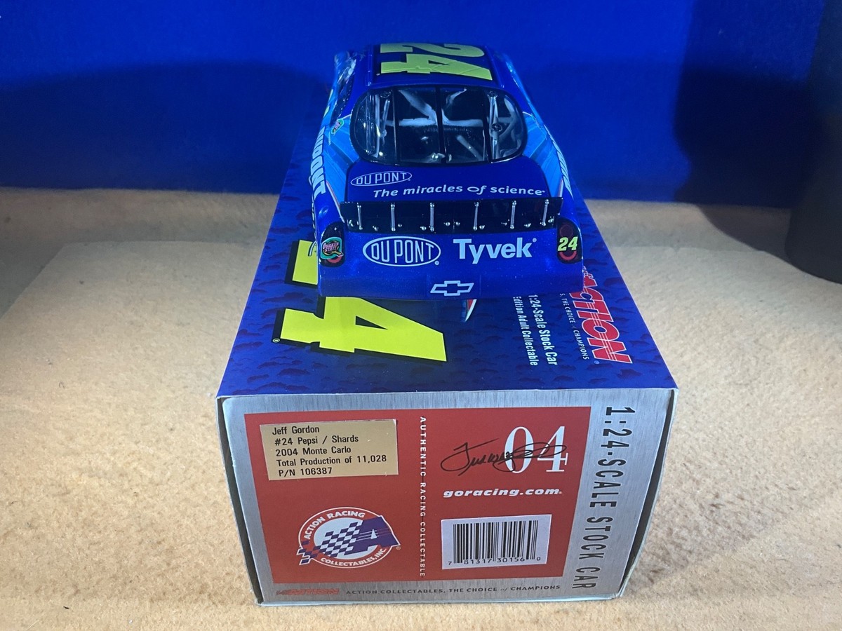 Jeff Gordon LE #24 DuPont / Pepsi 2005 Monte Carlo 1:24 Scale Die Cast