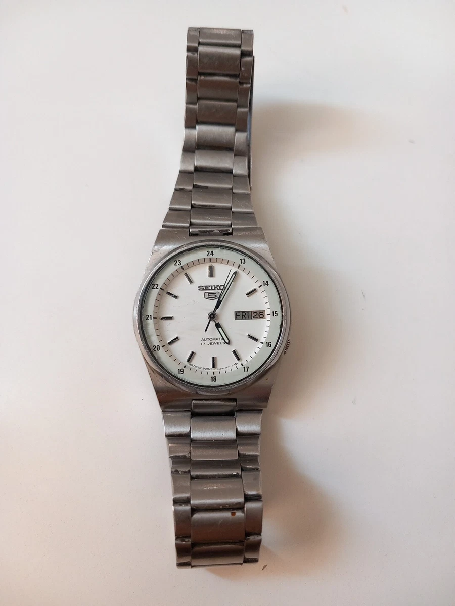 Seiko 5 water clearance resistant stainless steel