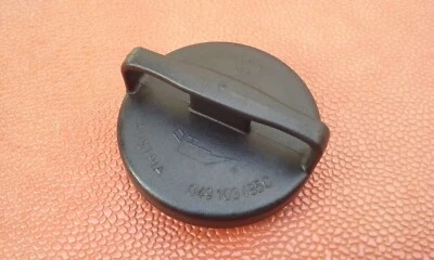 VW Golf I Mk1/Audi Coupe Quattro* Bouchon Huile Moteur/Oil Filler Cap 049103485C - Photo 1/4