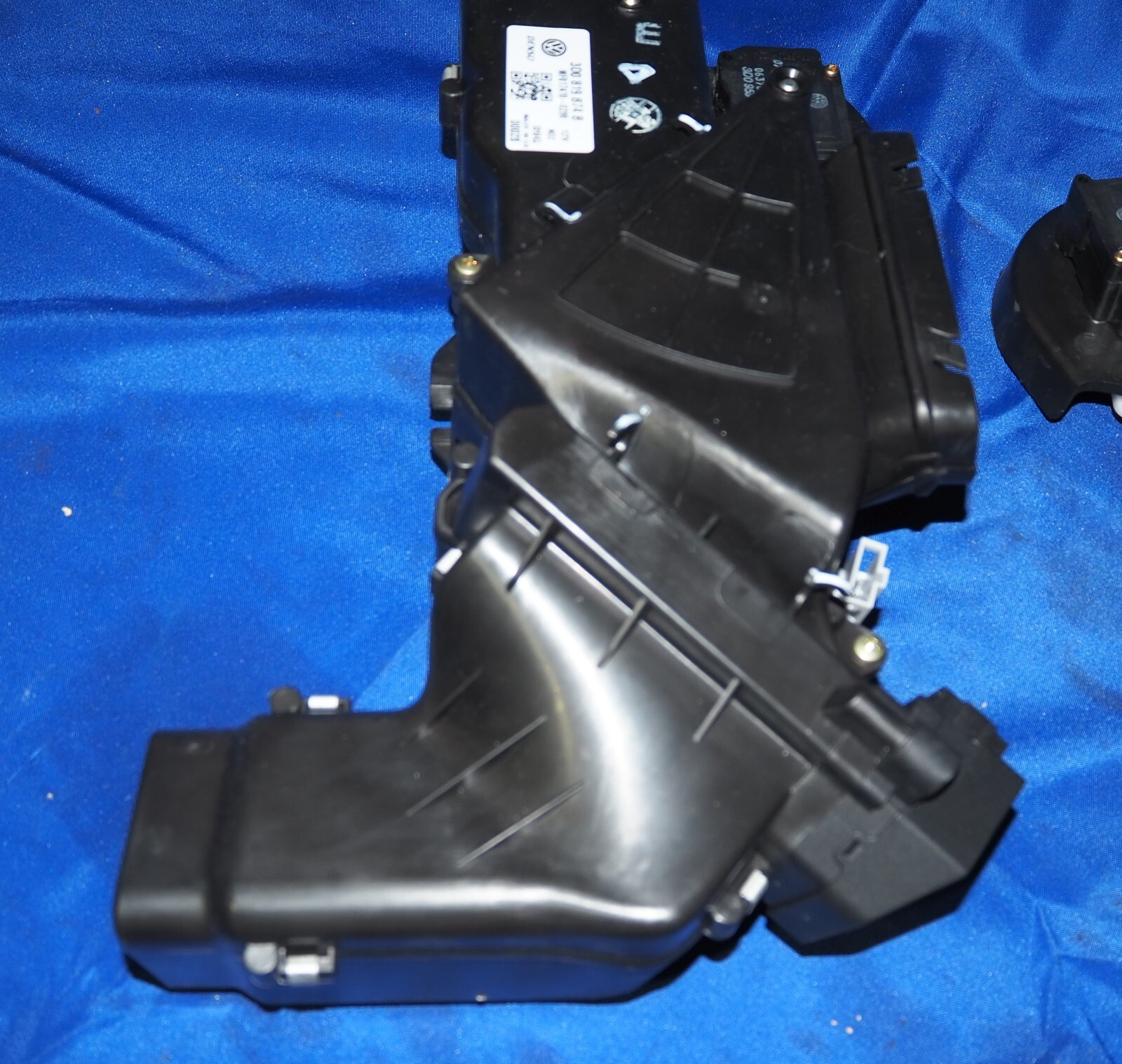 2006-2012 Bentley Flying Spur Under Seat Heater Duct Air Vent Pair OE W/Warranty