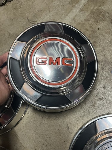 76 77 78 79 80 81 82 83 84 85 86 87 Gmc truck Sierra 1/2 ton 4x4 k1500 hub caps - Picture 5 of 12